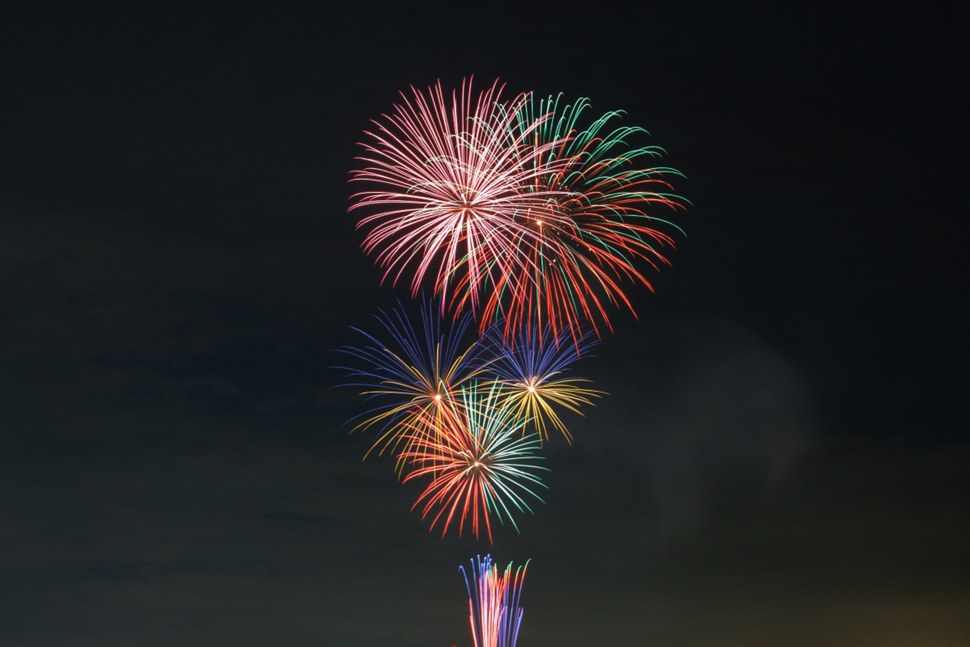 圧巻の打ち上げ数！5,065発の花火が夜空を彩る