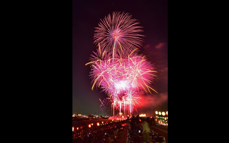 首都圏最大級 荒川の夜空を彩る花火