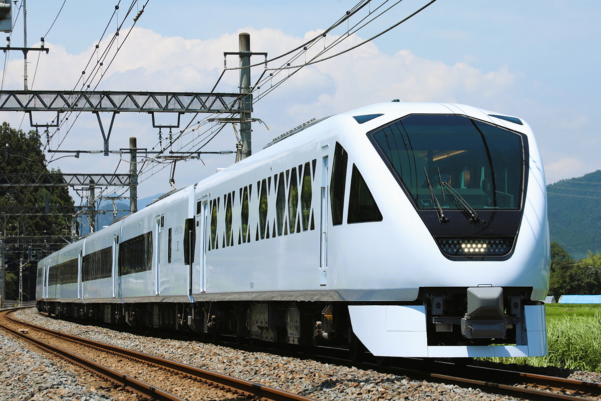 特急「スペーシア Ｘ」by 東武鉄道